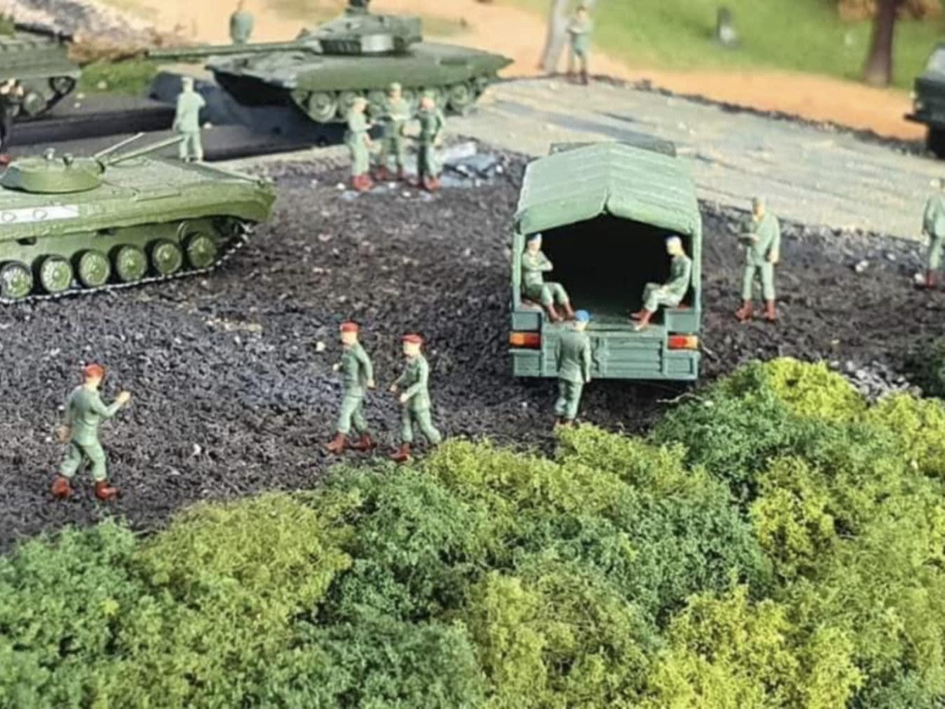 Figurines